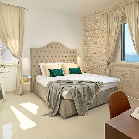 Seafront North House *