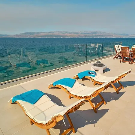 Seafront North House Sutivan