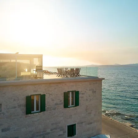 Seafront North House Sutivan