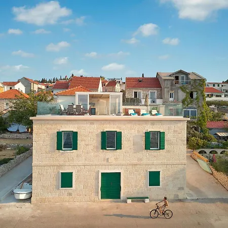 Seafront North House Sutivan