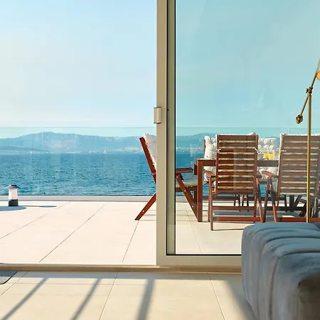 Seafront North House Sutivan