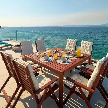 Seafront North House Villa *