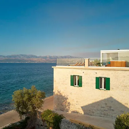 Villa Seafront North House Sutivan