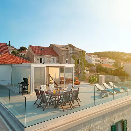 Seafront North House * Sutivan