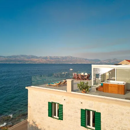 Seafront North House *