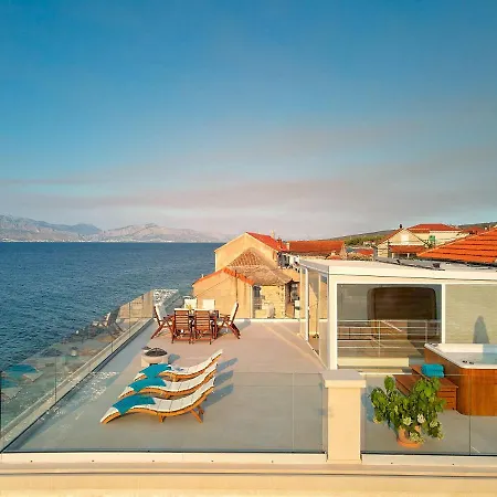 Seafront North House * Sutivan