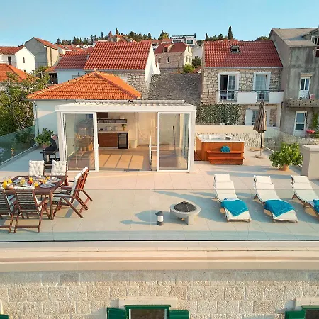 Seafront North House Sutivan