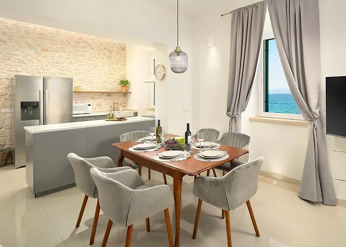 Seafront North House