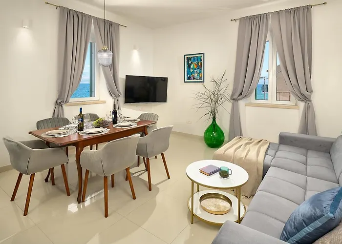 Seafront North House Sutivan