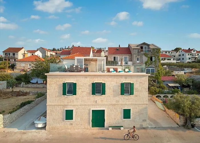 Seafront North House Sutivan