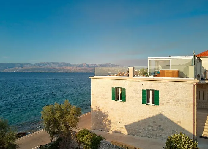 Villa Seafront North House Sutivan