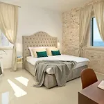 Seafront North House *
