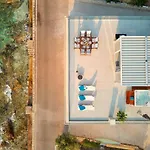 Seafront North House וילה סוטיבאן