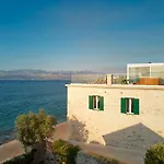 Villa Seafront North House Sutivan